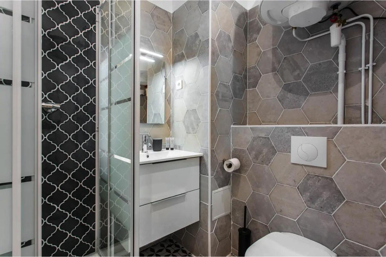Cmg Place De Clichy - Metro Europe Paris Exterior photo